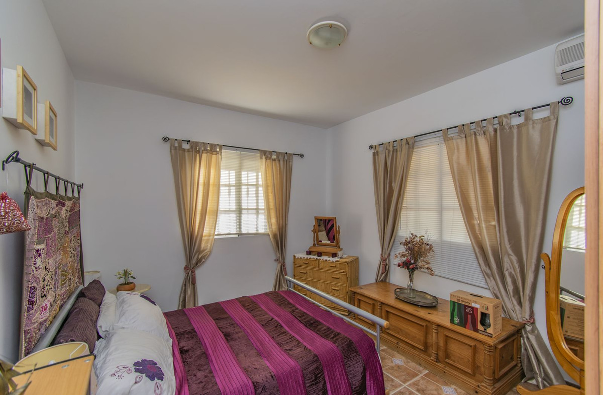 5 Bed Townhouse for sale in Monda Costa Del Sol, Málaga, Spain