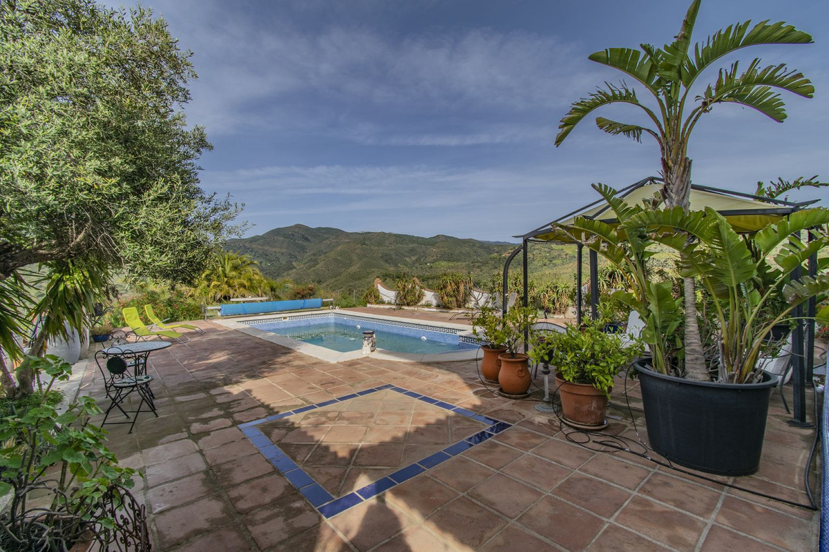 5 Bed Townhouse for sale in Monda Costa Del Sol, Málaga, Spain