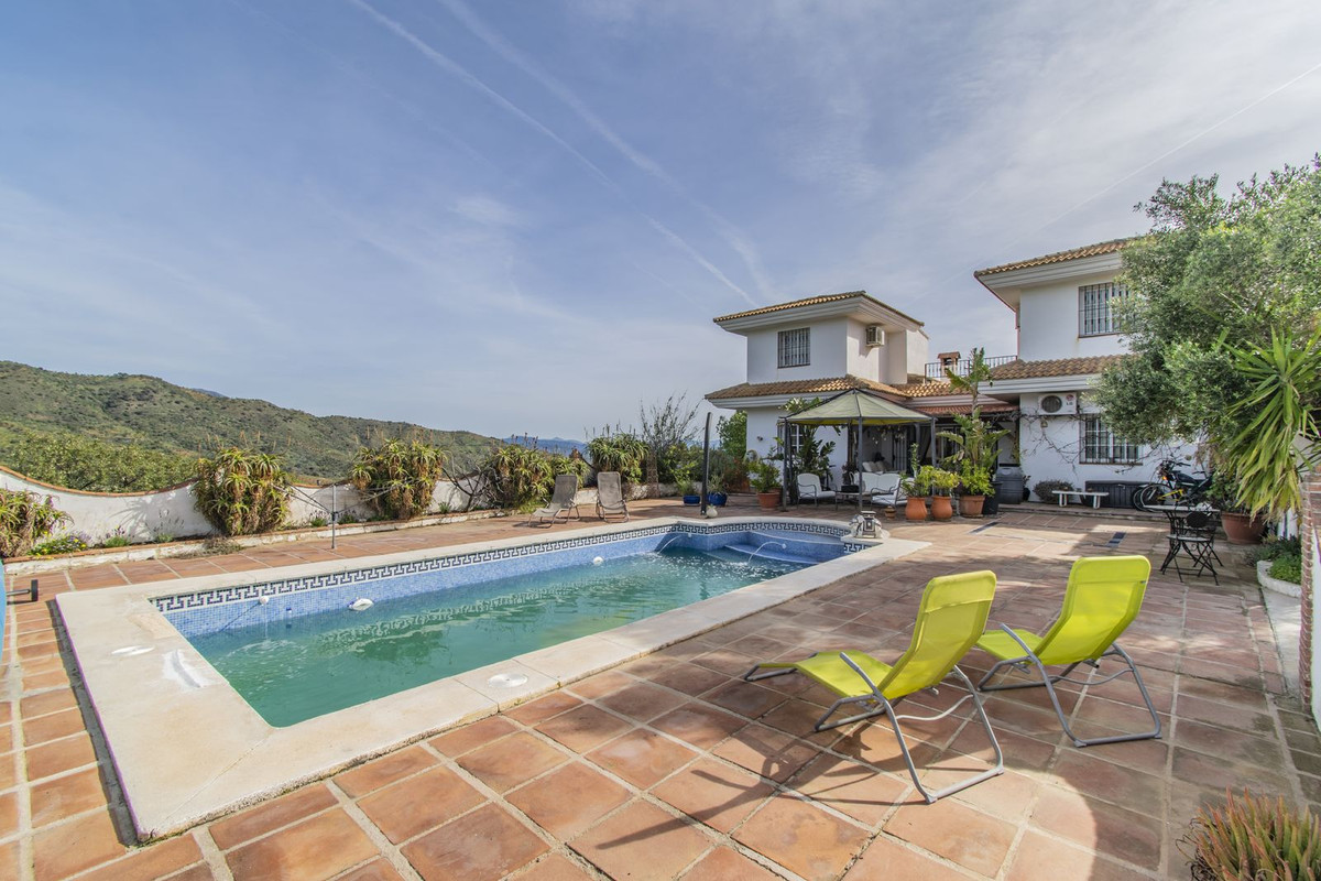 5 Bed Townhouse for sale in Monda Costa Del Sol, Málaga, Spain