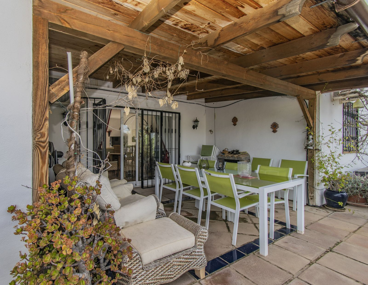 5 Bed Townhouse for sale in Monda Costa Del Sol, Málaga, Spain