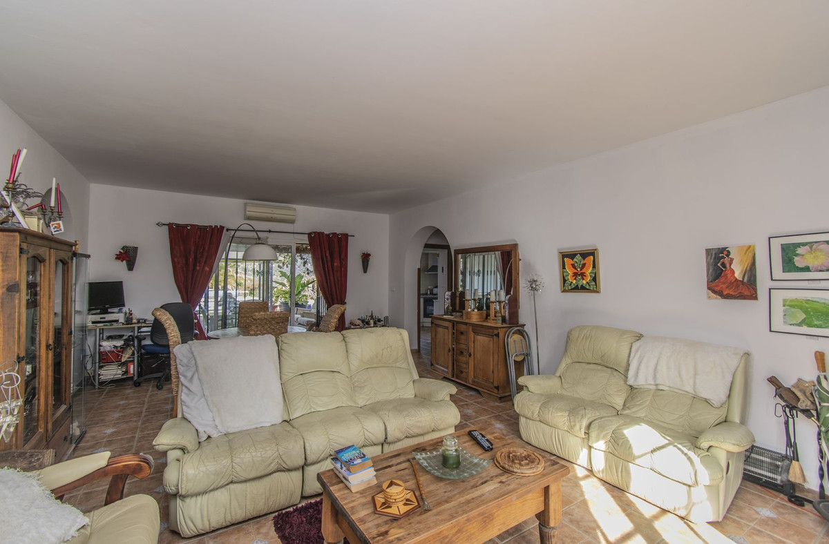 5 Bed Townhouse for sale in Monda Costa Del Sol, Málaga, Spain