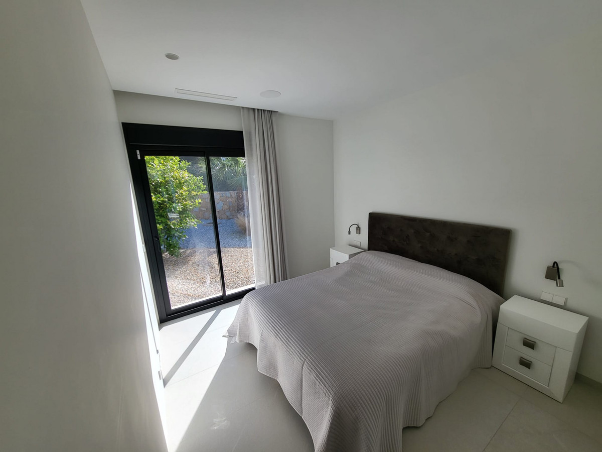 Se vende Villa - Chalet de 4 dormitorios en Costa Blanca, Alicante, España