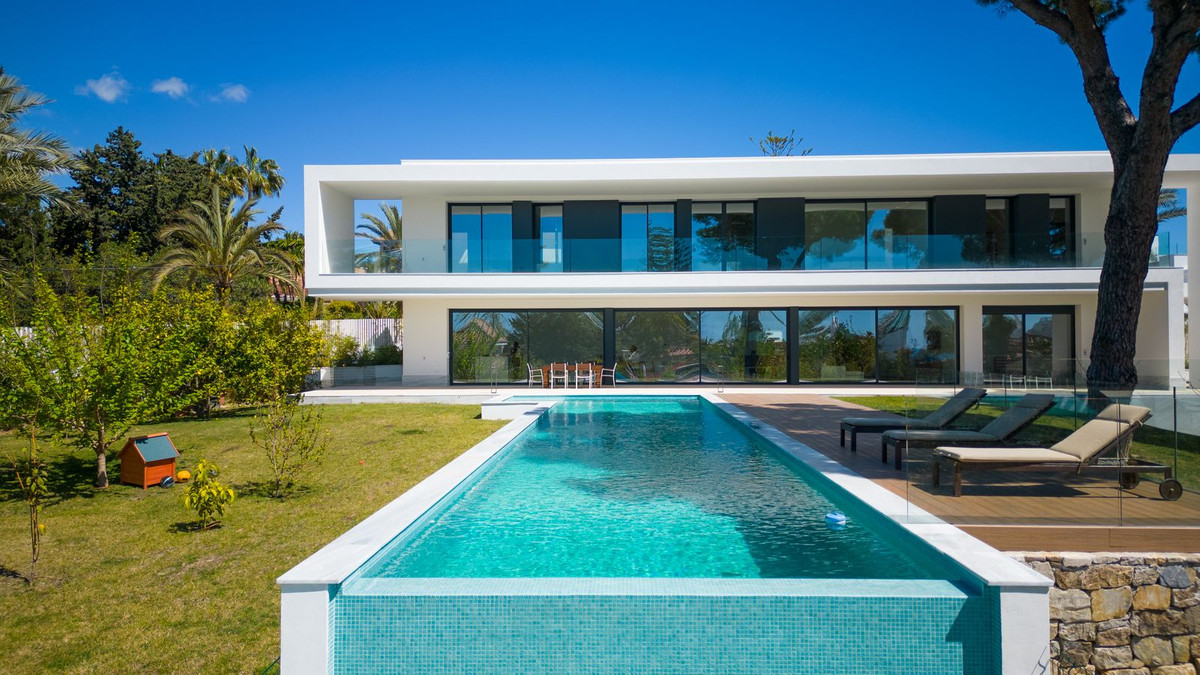 Se vende Villa - Chalet de 6 dormitorios en Costa Del Sol, Málaga, España
