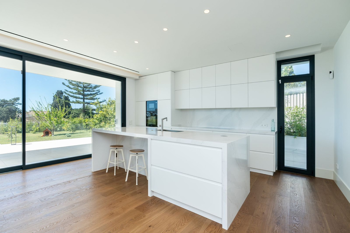 Se vende Villa - Chalet de 6 dormitorios en Costa Del Sol, Málaga, España
