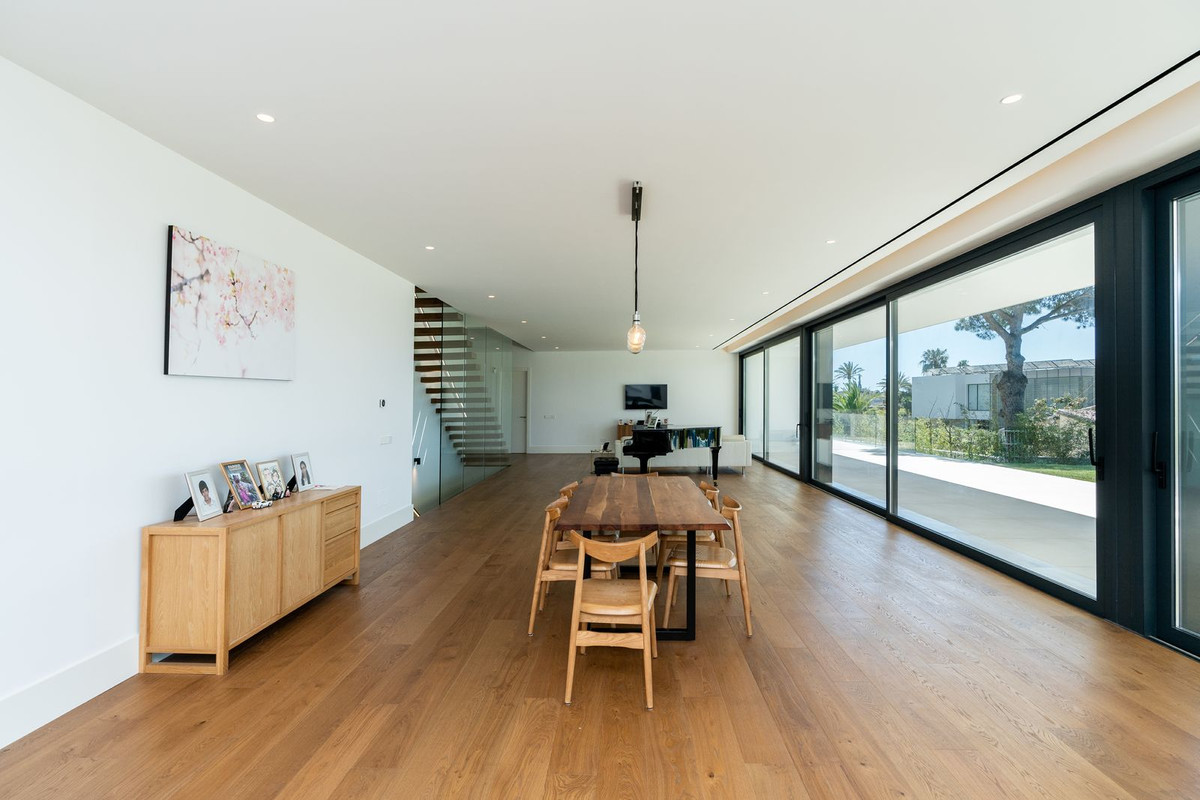 Se vende Villa - Chalet de 6 dormitorios en Costa Del Sol, Málaga, España