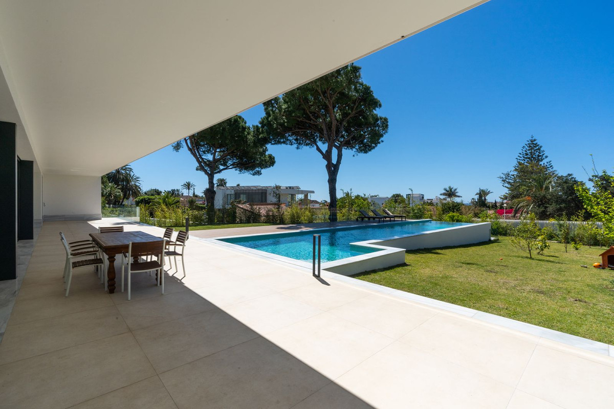 Se vende Villa - Chalet de 6 dormitorios en Costa Del Sol, Málaga, España