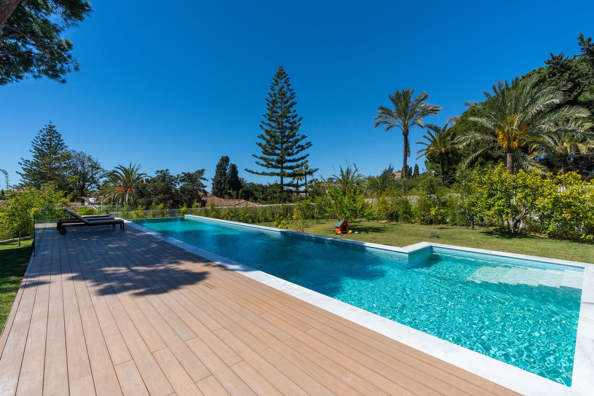 Se vende Villa - Chalet de 6 dormitorios en Costa Del Sol, Málaga, España