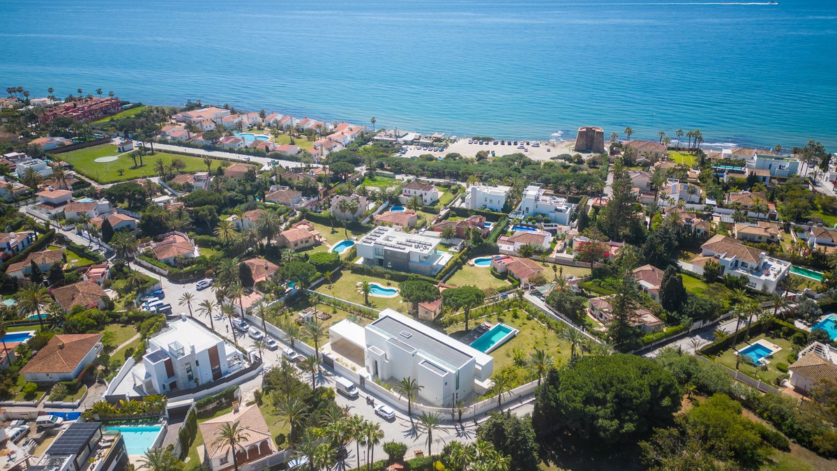 Se vende Villa - Chalet de 6 dormitorios en Costa Del Sol, Málaga, España