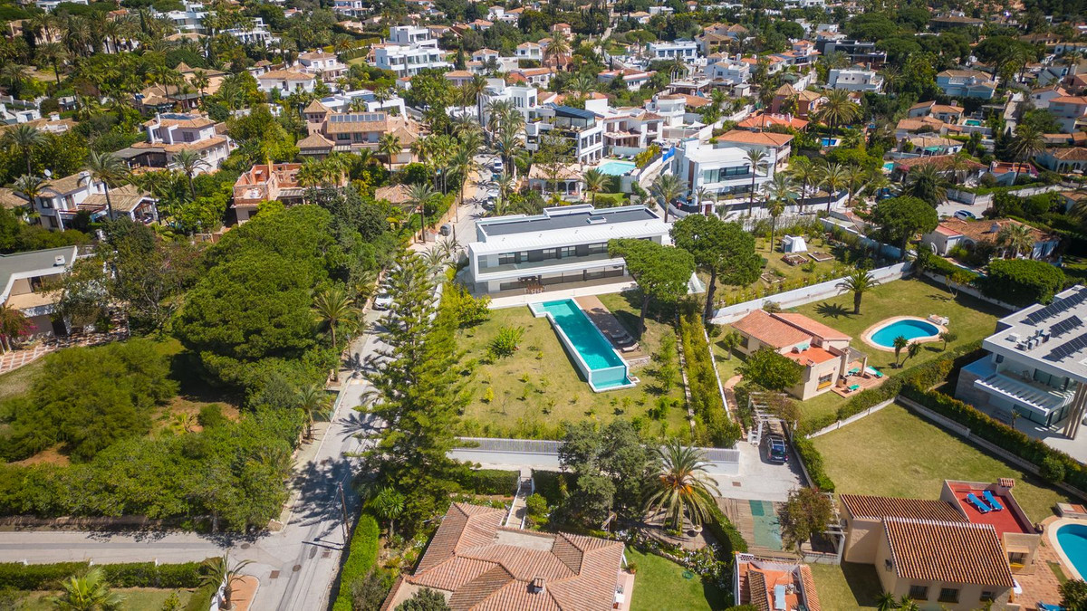 Se vende Villa - Chalet de 6 dormitorios en Costa Del Sol, Málaga, España