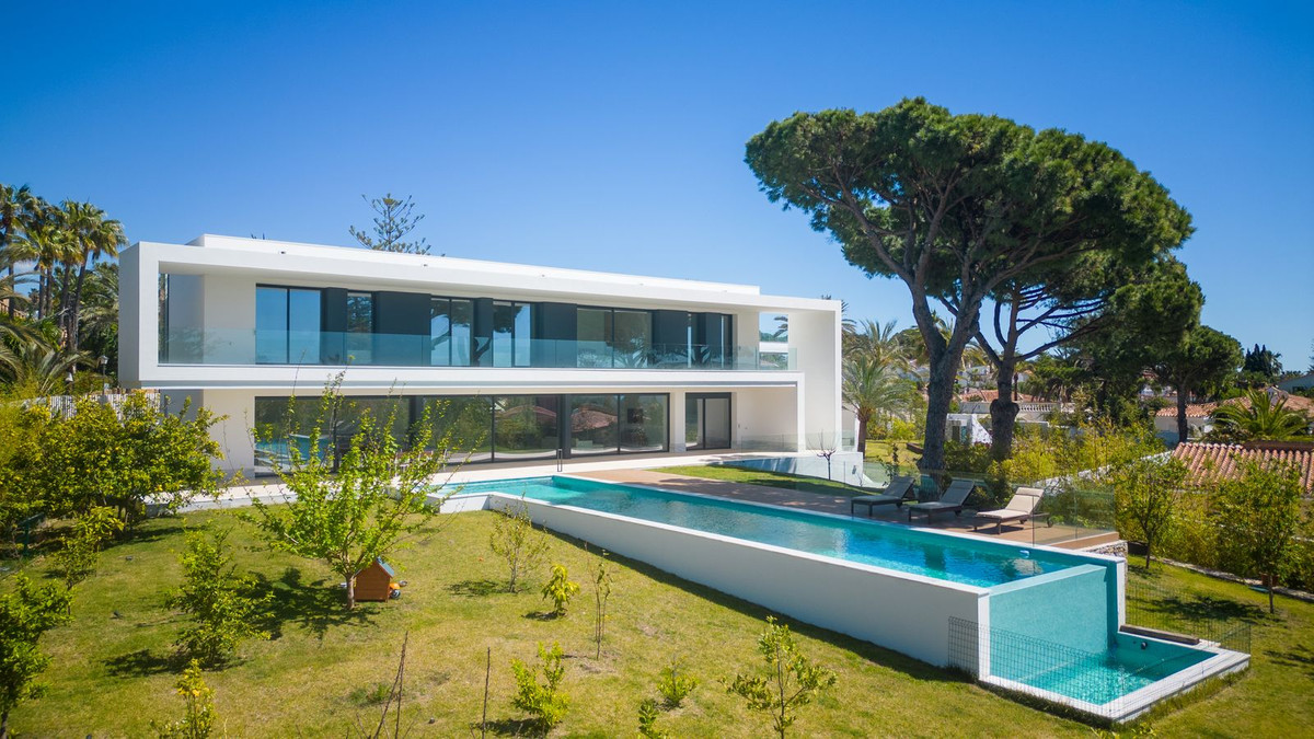 Se vende Villa - Chalet de 6 dormitorios en Costa Del Sol, Málaga, España