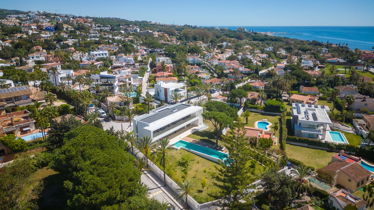 Se vende Villa - Chalet de 6 dormitorios en Costa Del Sol, Málaga, España