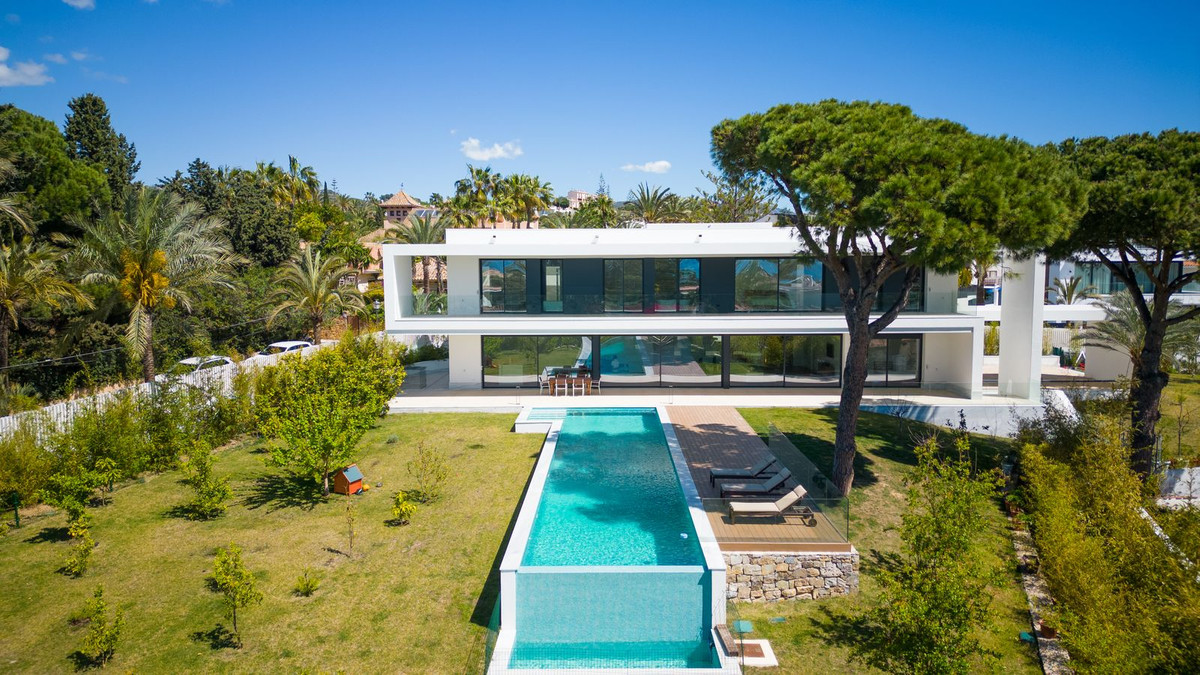 Se vende Villa - Chalet de 6 dormitorios en Costa Del Sol, Málaga, España