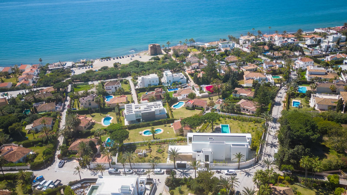 Se vende Villa - Chalet de 6 dormitorios en Costa Del Sol, Málaga, España