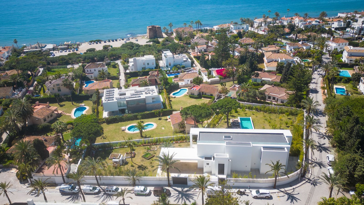 Se vende Villa - Chalet de 6 dormitorios en Costa Del Sol, Málaga, España