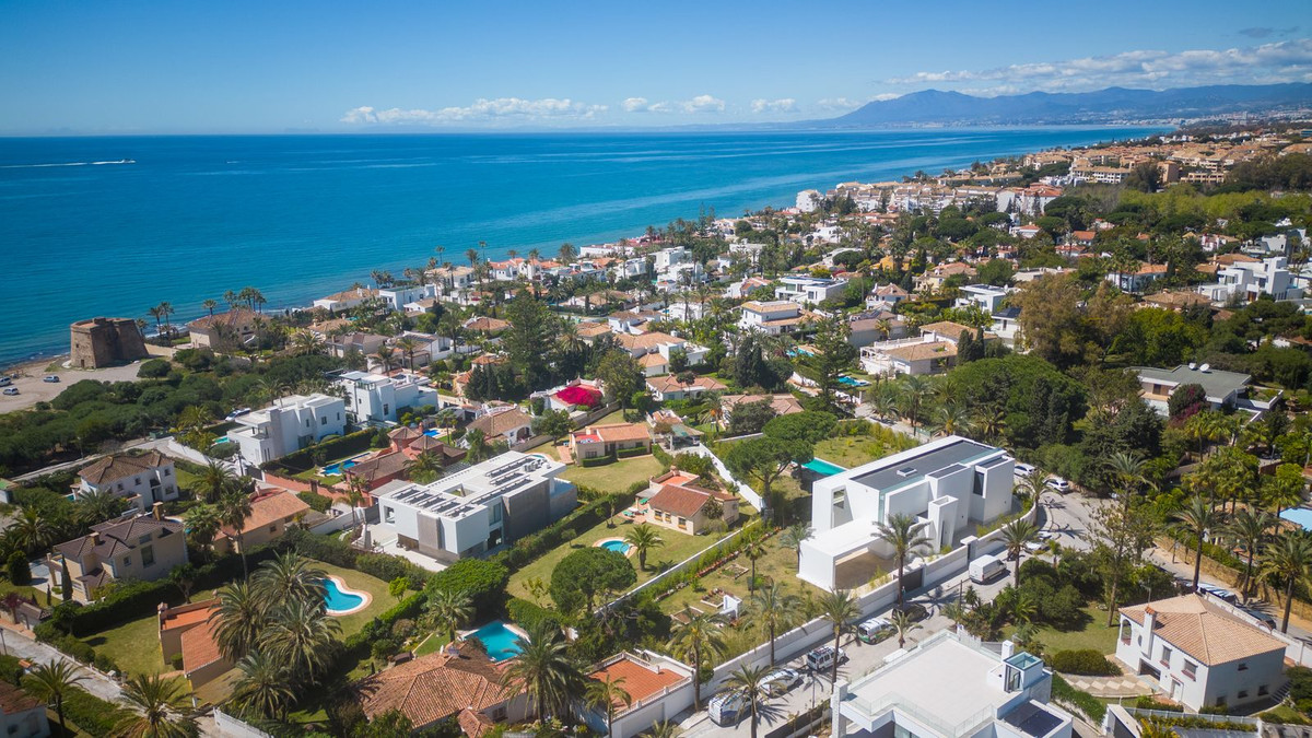 Se vende Villa - Chalet de 6 dormitorios en Costa Del Sol, Málaga, España