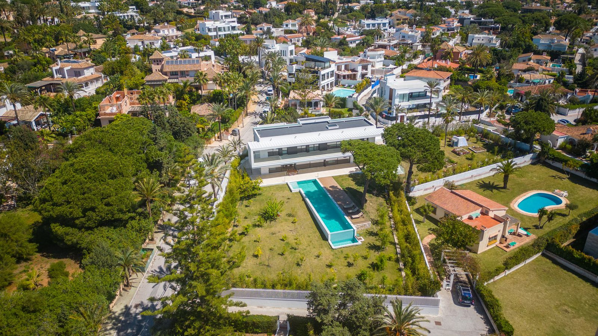 Se vende Villa - Chalet de 6 dormitorios en Costa Del Sol, Málaga, España