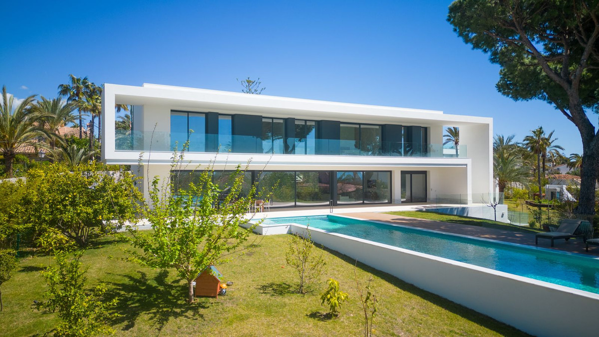 Se vende Villa - Chalet de 6 dormitorios en Costa Del Sol, Málaga, España