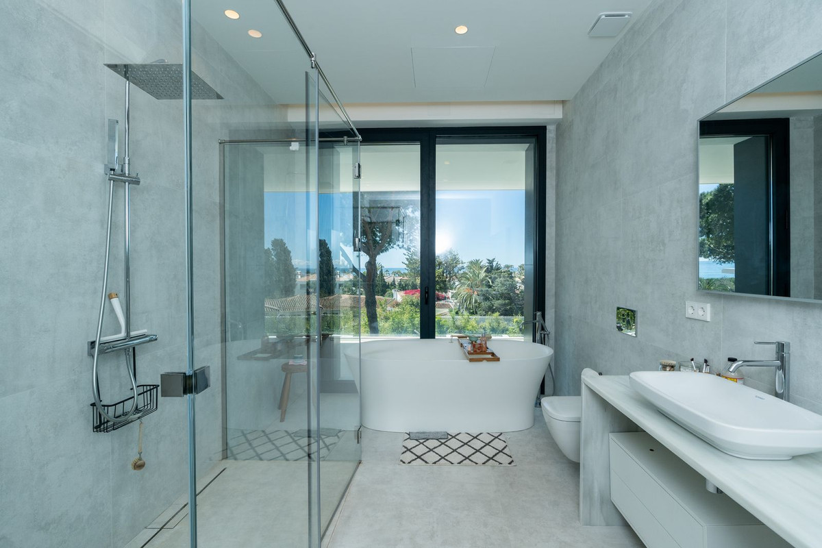 Se vende Villa - Chalet de 6 dormitorios en Costa Del Sol, Málaga, España