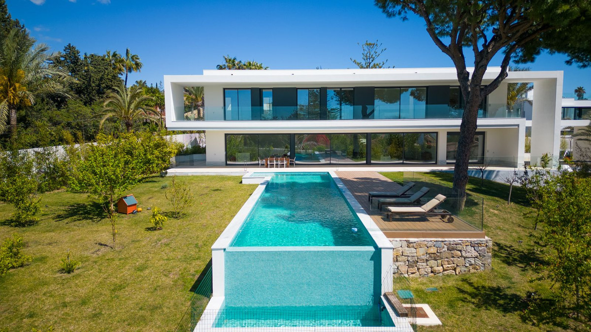 Se vende Villa - Chalet de 6 dormitorios en Costa Del Sol, Málaga, España