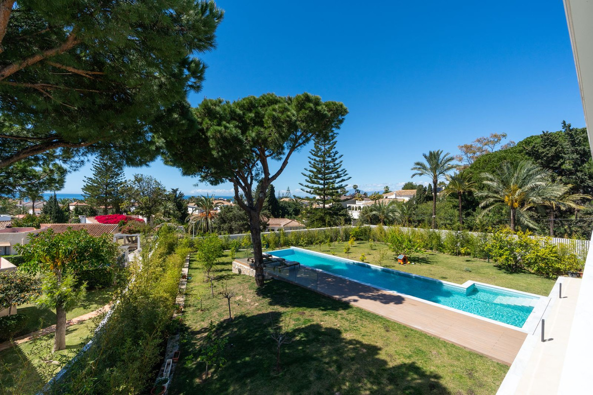 Se vende Villa - Chalet de 6 dormitorios en Costa Del Sol, Málaga, España