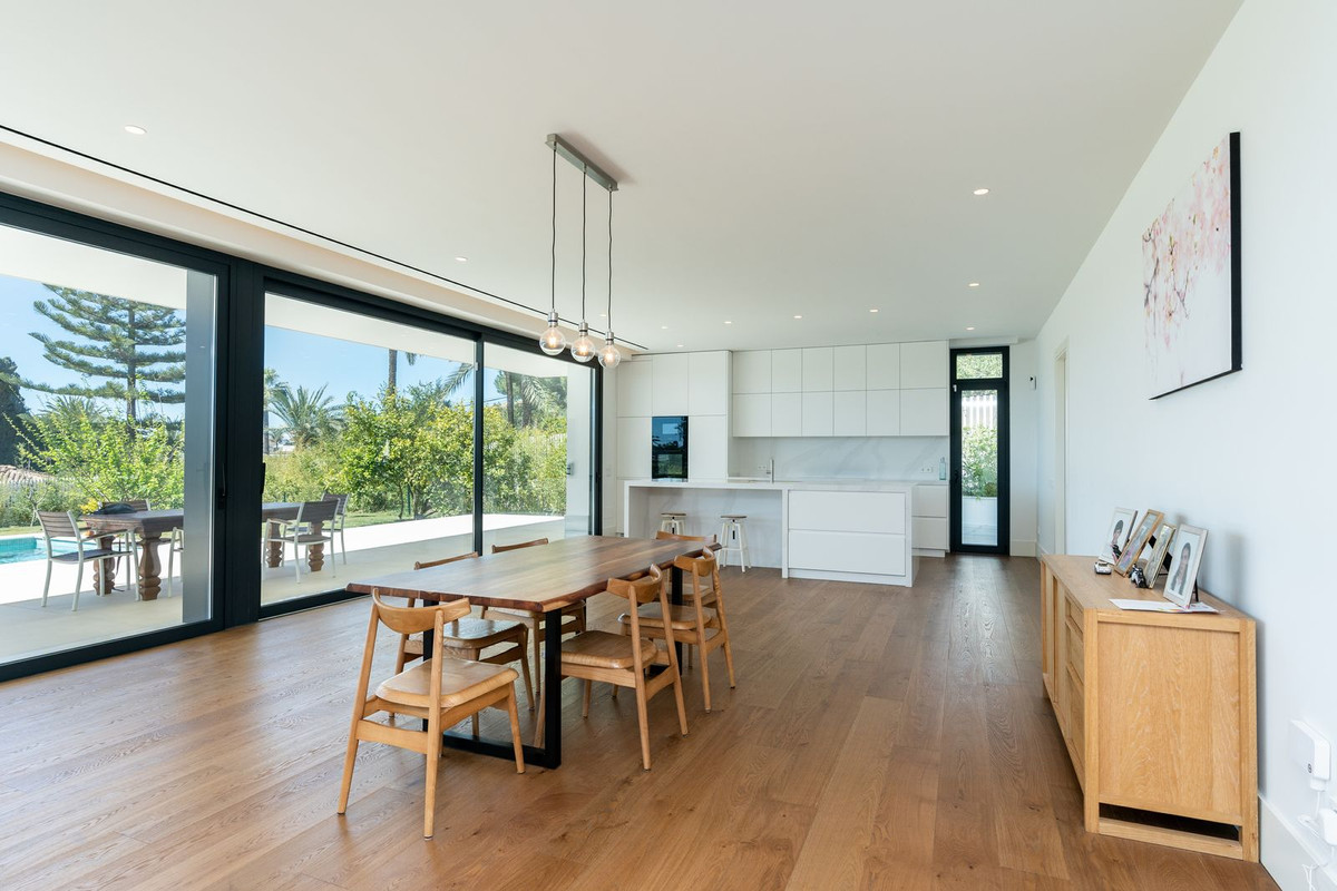 Se vende Villa - Chalet de 6 dormitorios en Costa Del Sol, Málaga, España