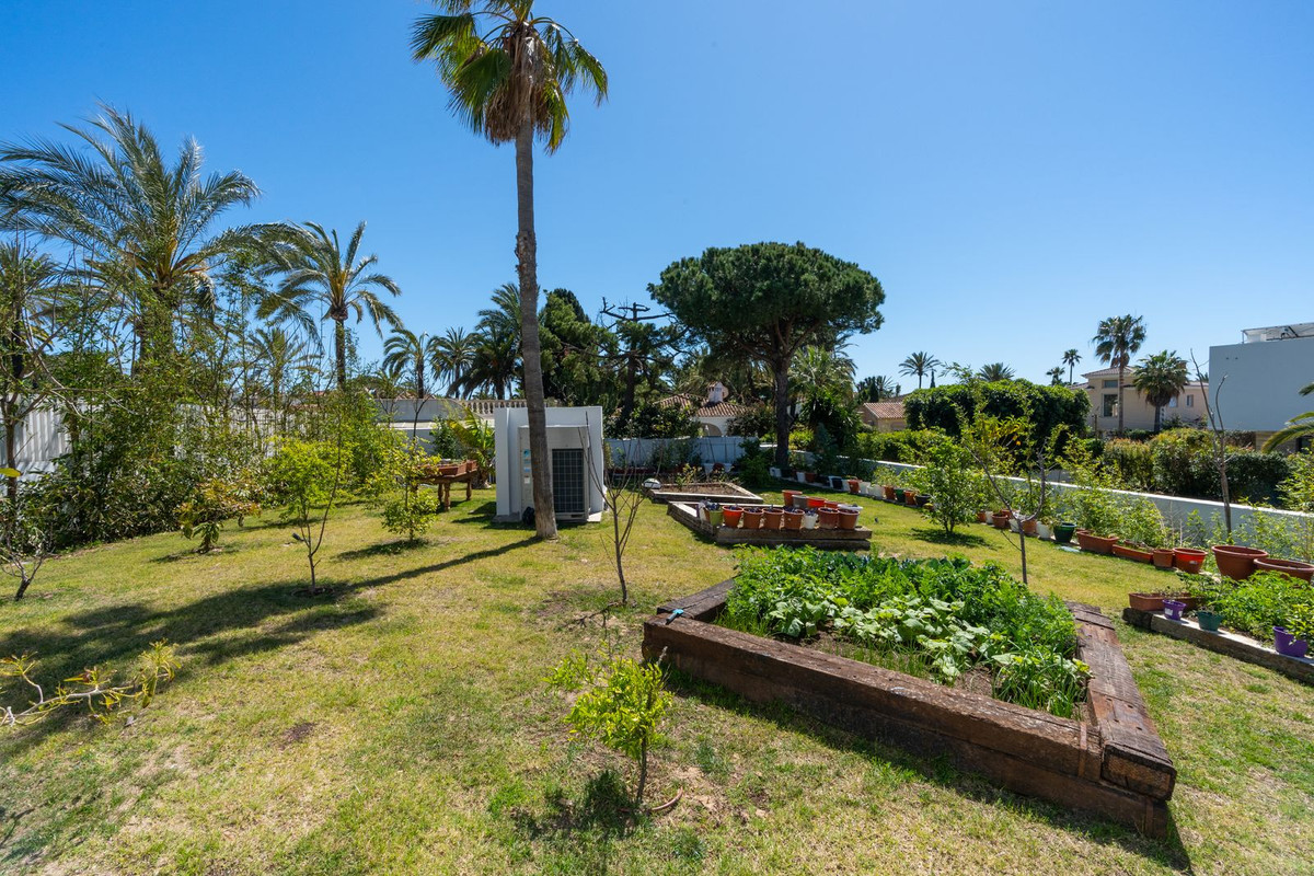 Se vende Villa - Chalet de 6 dormitorios en Costa Del Sol, Málaga, España
