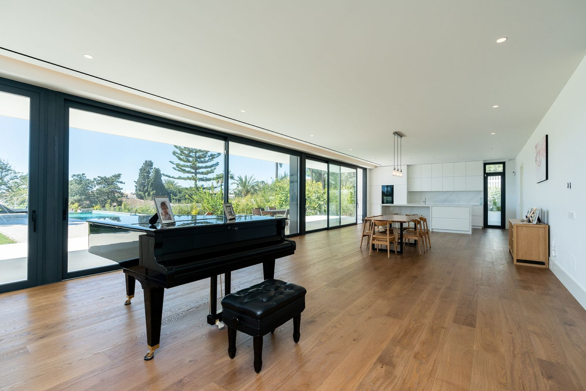 Se vende Villa - Chalet de 6 dormitorios en Costa Del Sol, Málaga, España