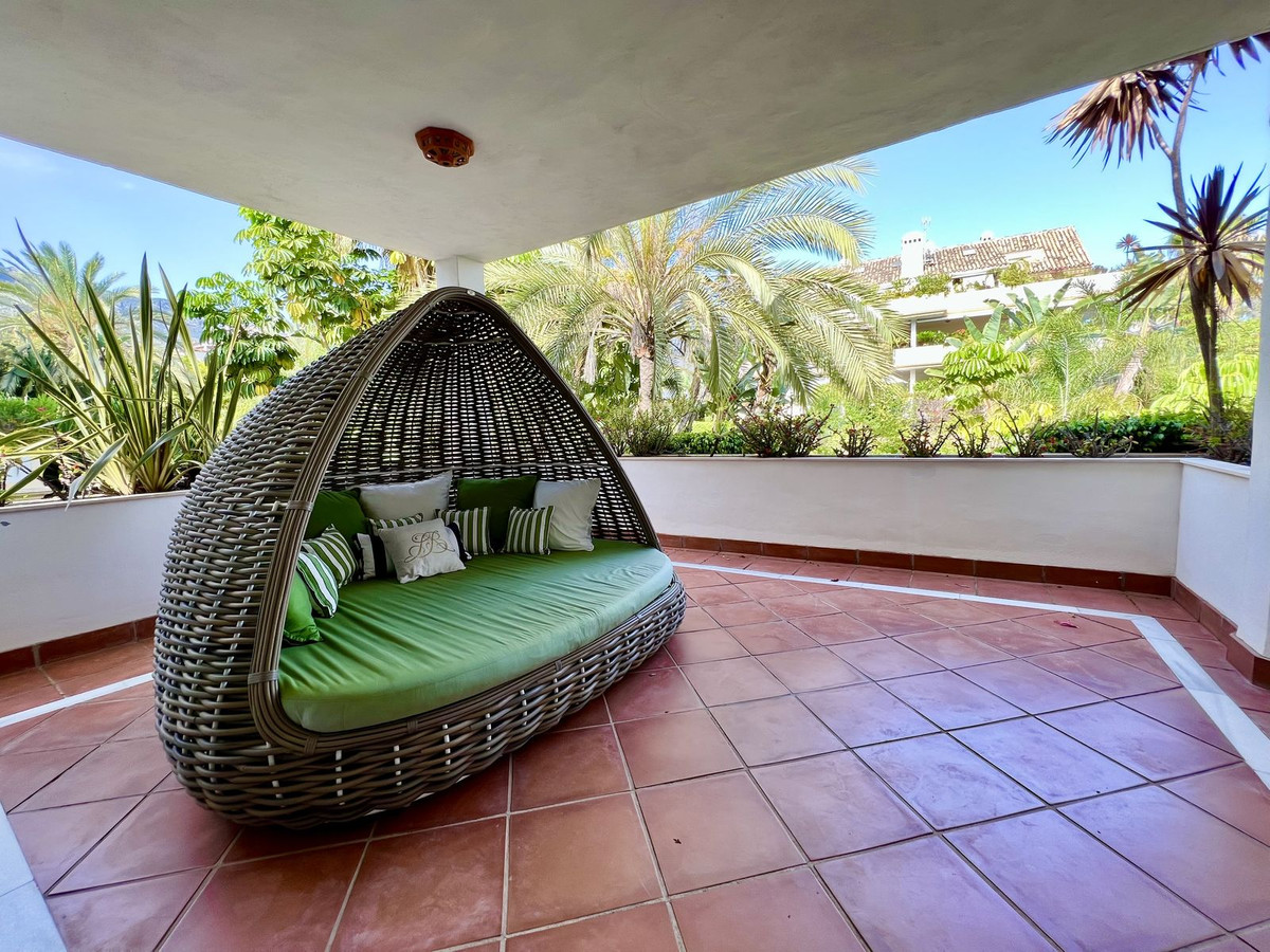 2 Bed Apartment for sale in The Golden Mile Costa Del Sol, Málaga, Spain