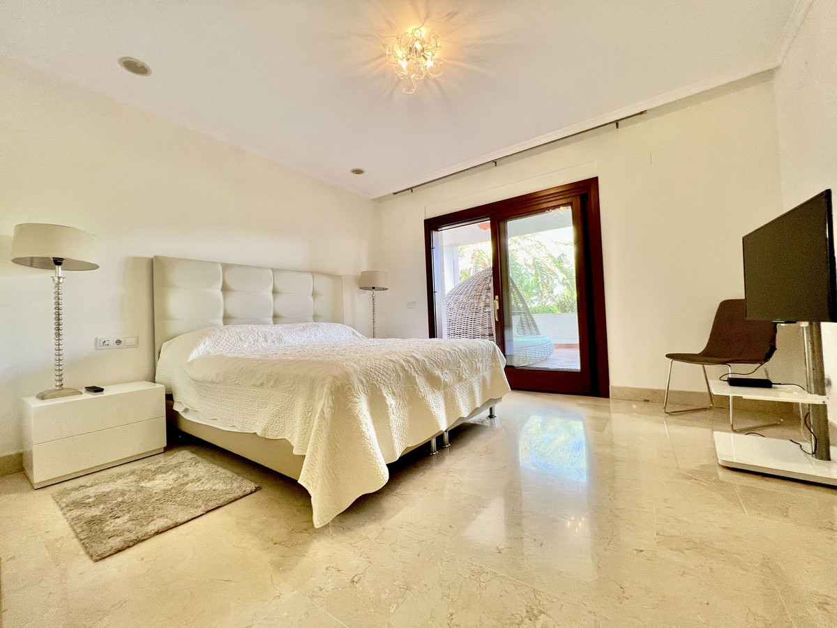 2 Bed Apartment for sale in The Golden Mile Costa Del Sol, Málaga, Spain