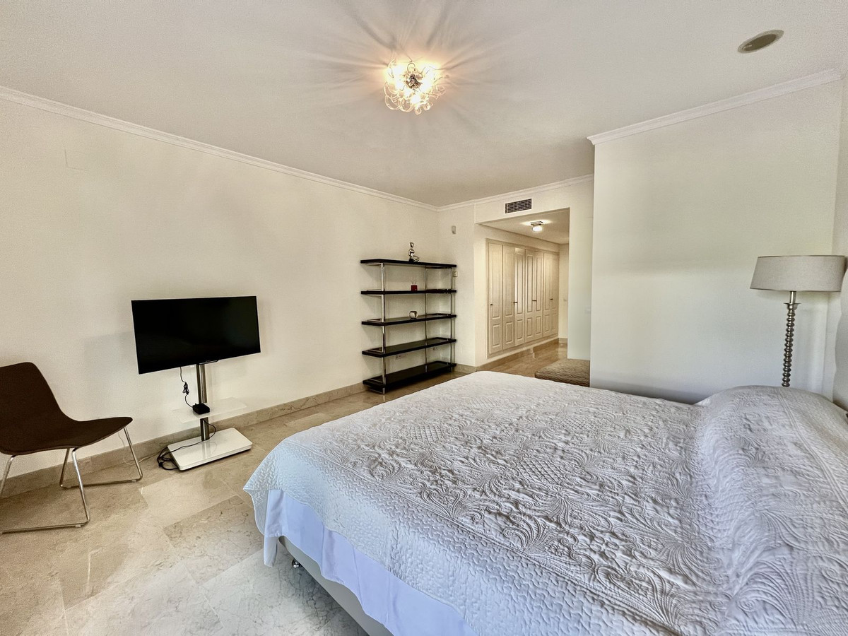 2 Bed Apartment for sale in The Golden Mile Costa Del Sol, Málaga, Spain