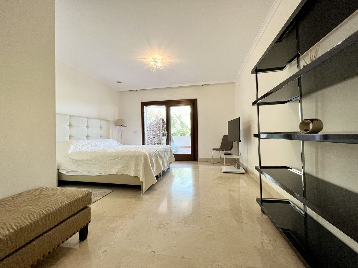 2 Bed Apartment for sale in The Golden Mile Costa Del Sol, Málaga, Spain
