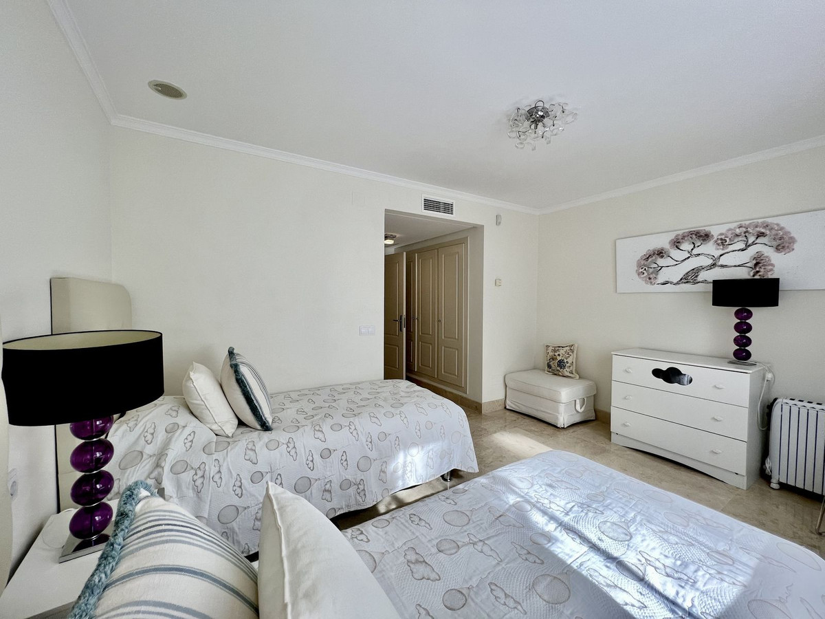 2 Bed Apartment for sale in The Golden Mile Costa Del Sol, Málaga, Spain
