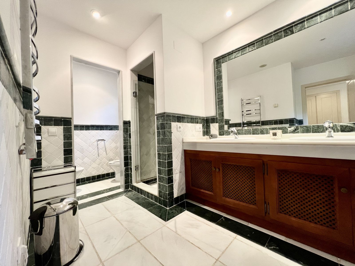 2 Bed Apartment for sale in The Golden Mile Costa Del Sol, Málaga, Spain