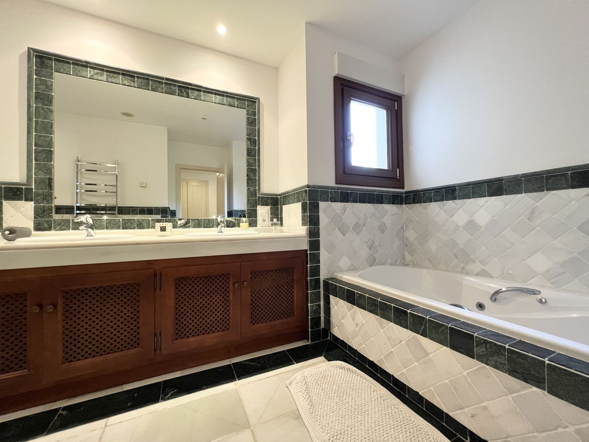2 Bed Apartment for sale in The Golden Mile Costa Del Sol, Málaga, Spain