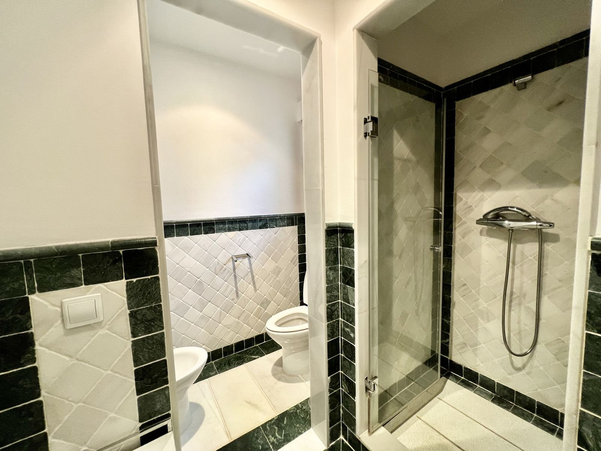 2 Bed Apartment for sale in The Golden Mile Costa Del Sol, Málaga, Spain