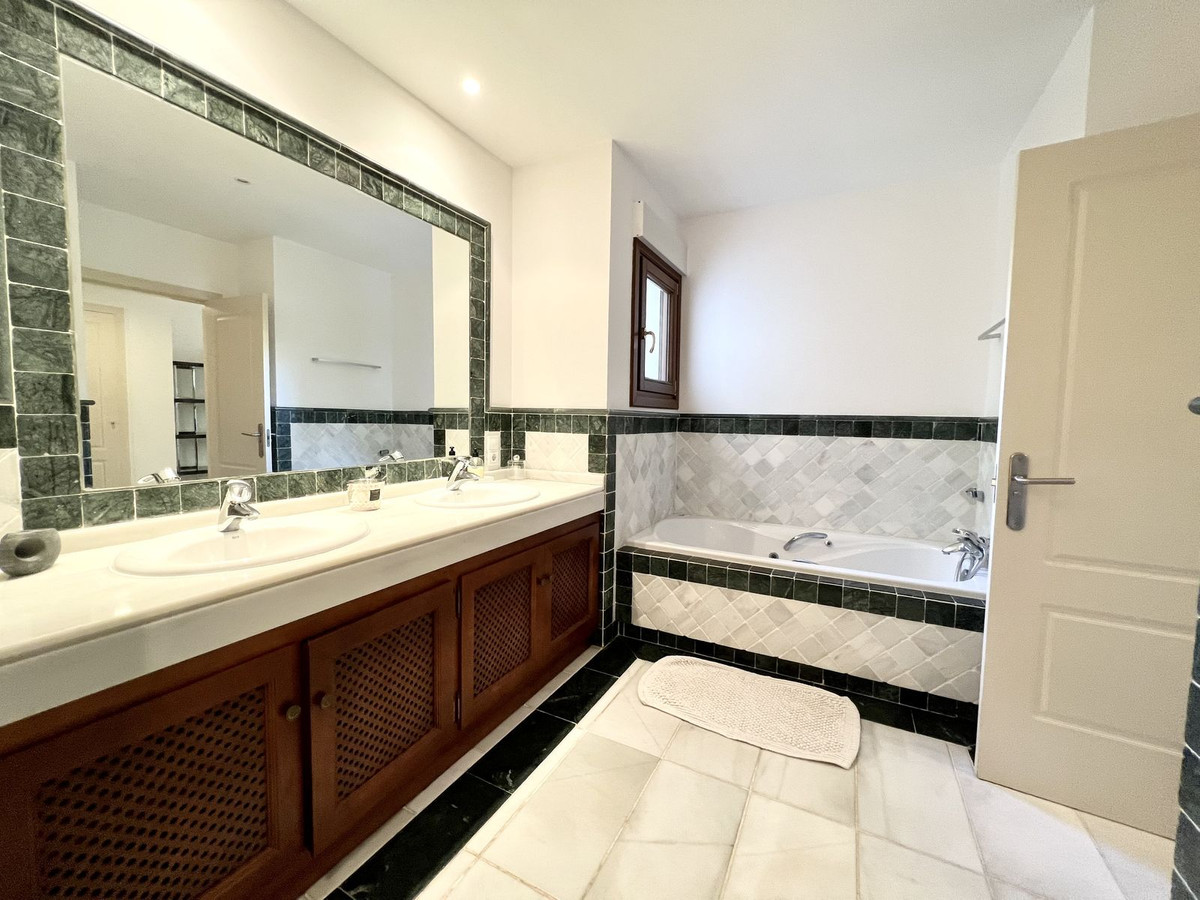 2 Bed Apartment for sale in The Golden Mile Costa Del Sol, Málaga, Spain