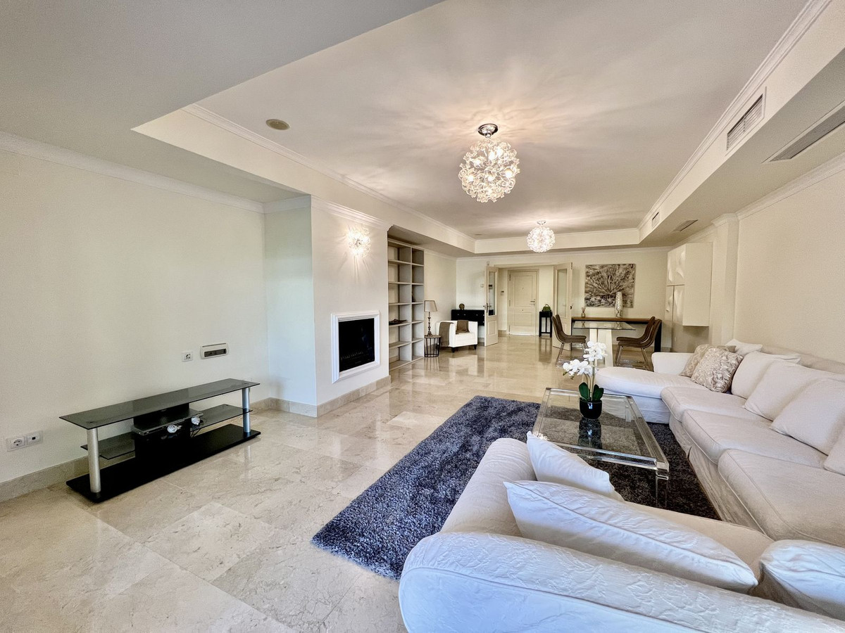 2 Bed Apartment for sale in The Golden Mile Costa Del Sol, Málaga, Spain