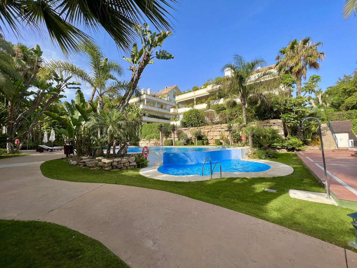 2 Bed Apartment for sale in The Golden Mile Costa Del Sol, Málaga, Spain
