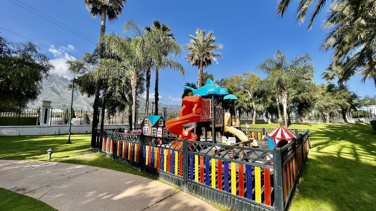 2 Bed Apartment for sale in The Golden Mile Costa Del Sol, Málaga, Spain