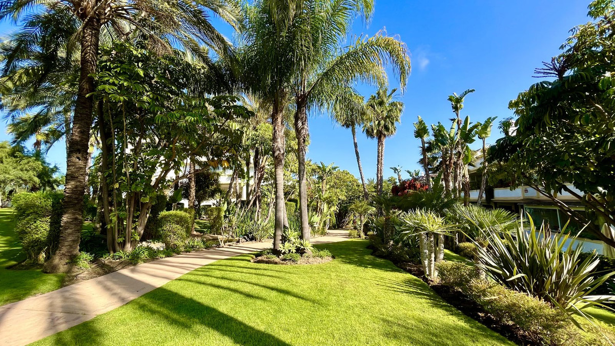 2 Bed Apartment for sale in The Golden Mile Costa Del Sol, Málaga, Spain