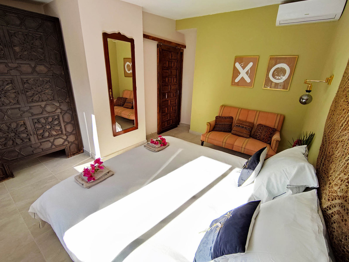 10 Bed Townhouse for sale in Alhaurín El Grande Costa Del Sol, Málaga, Spain