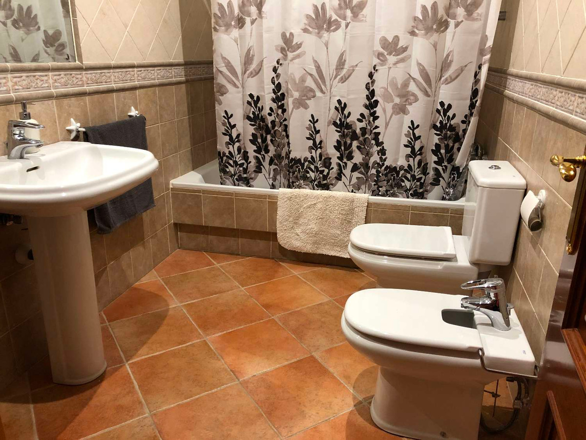 Se vende Villa - Chalet de 5 dormitorios en Málaga, Málaga, España