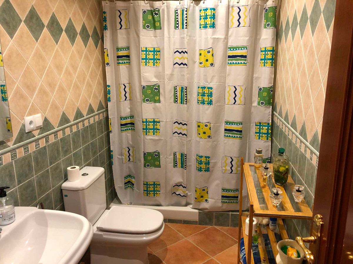Se vende Villa - Chalet de 5 dormitorios en Málaga, Málaga, España