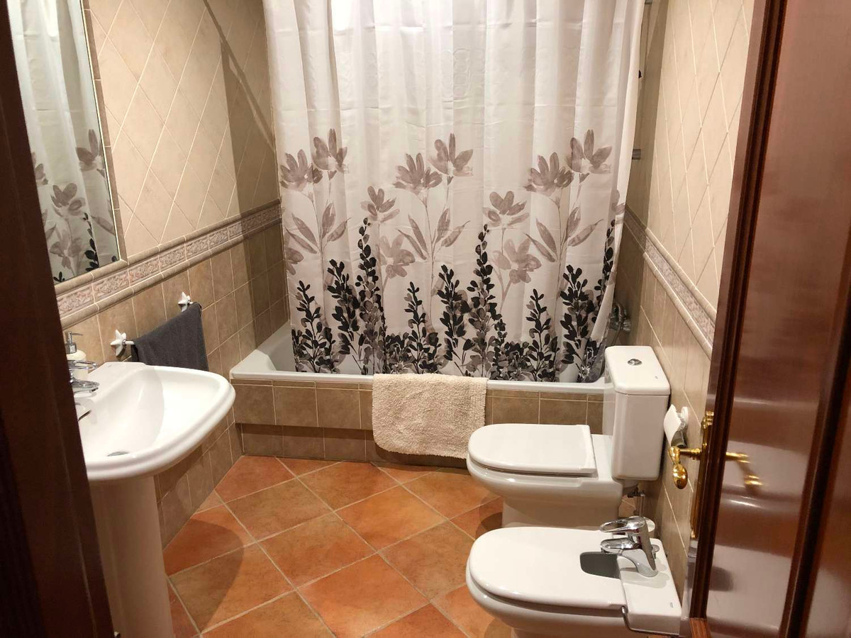 Se vende Villa - Chalet de 5 dormitorios en Málaga, Málaga, España