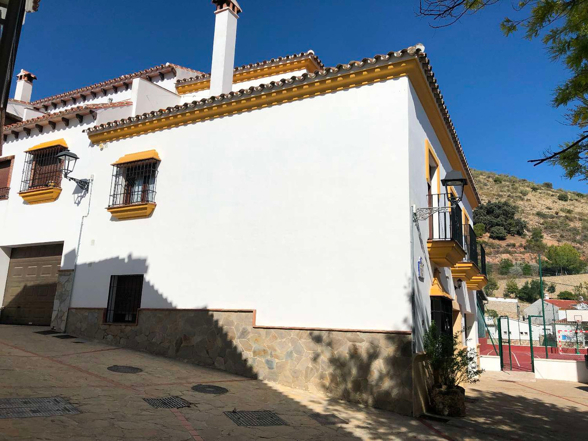 Se vende Villa - Chalet de 5 dormitorios en Málaga, Málaga, España