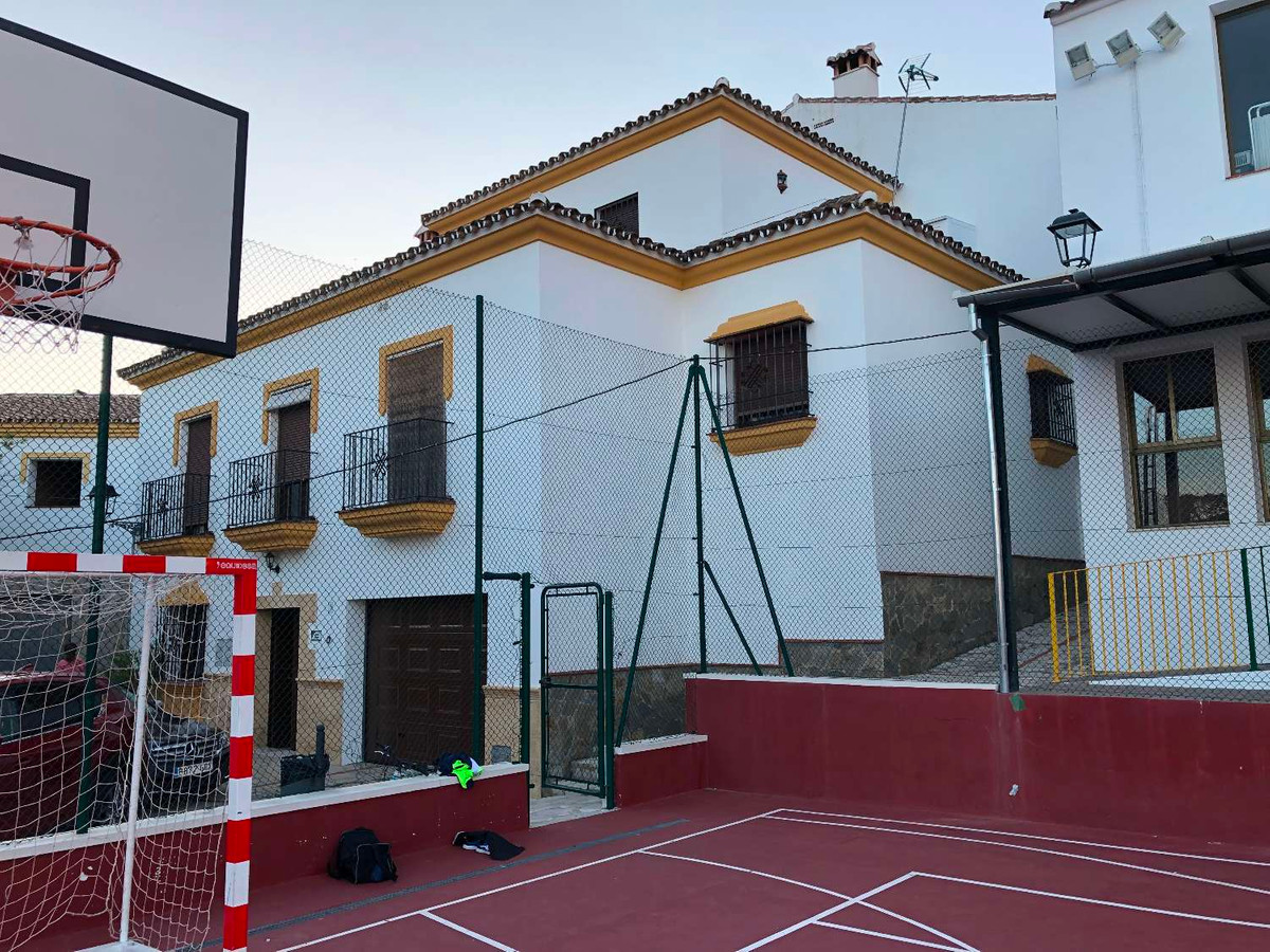 Se vende Villa - Chalet de 5 dormitorios en Málaga, Málaga, España