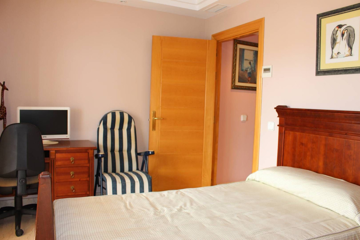 Se vende Apartamento Planta Media de 3 dormitorios en Costa Del Sol, Málaga, España