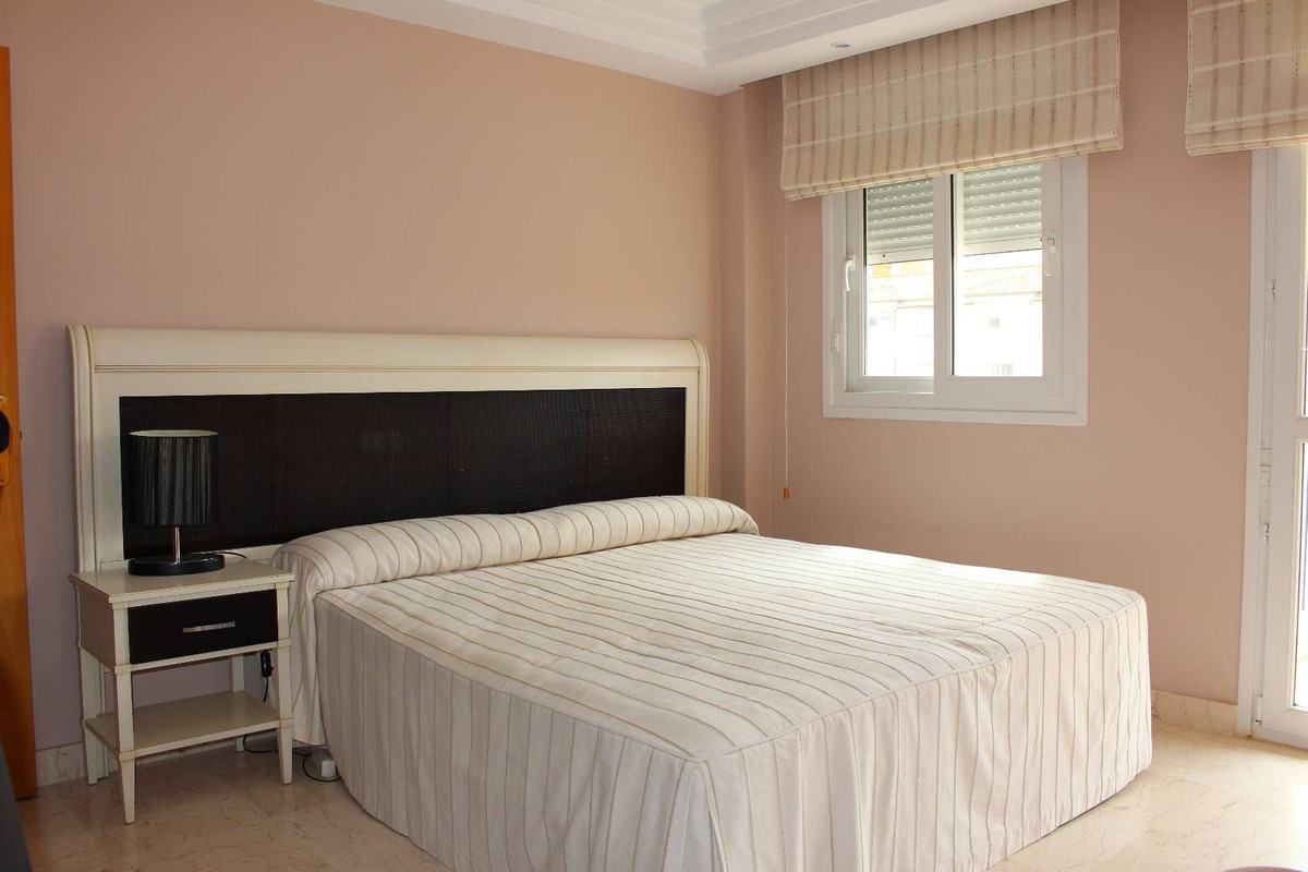 Se vende Apartamento Planta Media de 3 dormitorios en Costa Del Sol, Málaga, España