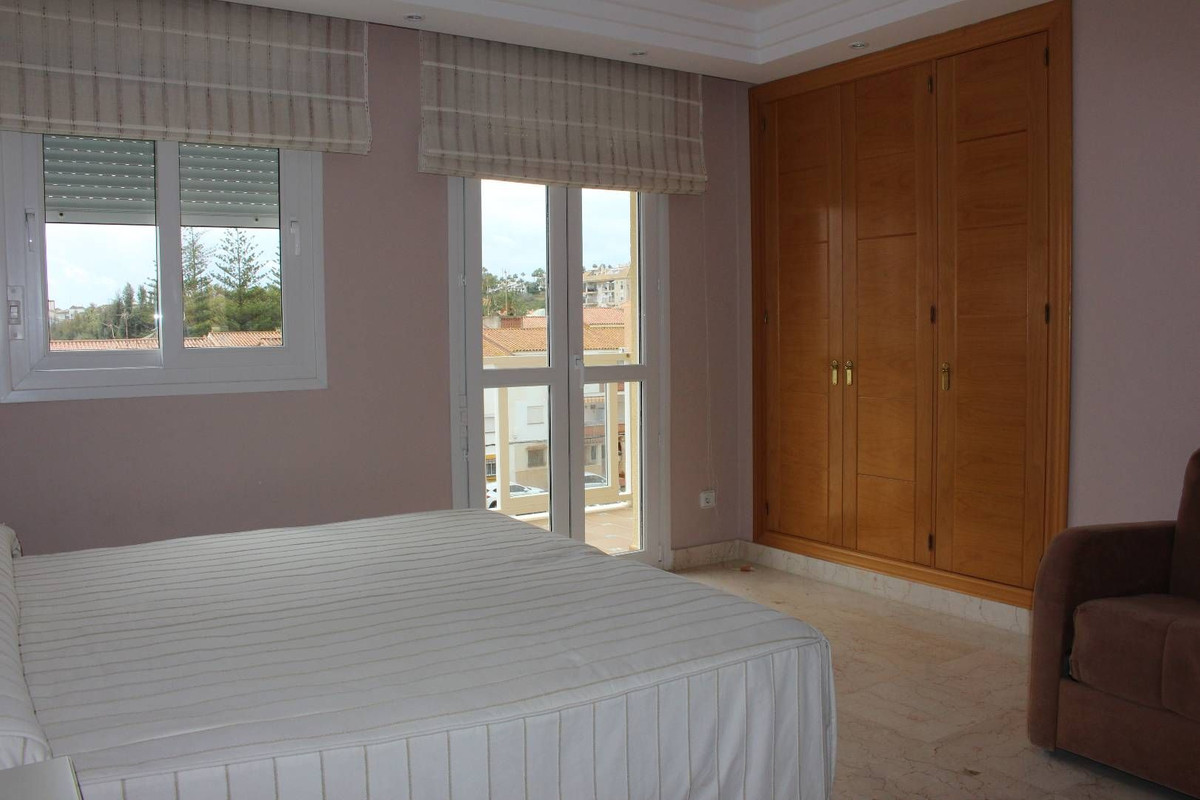 Se vende Apartamento Planta Media de 3 dormitorios en Costa Del Sol, Málaga, España