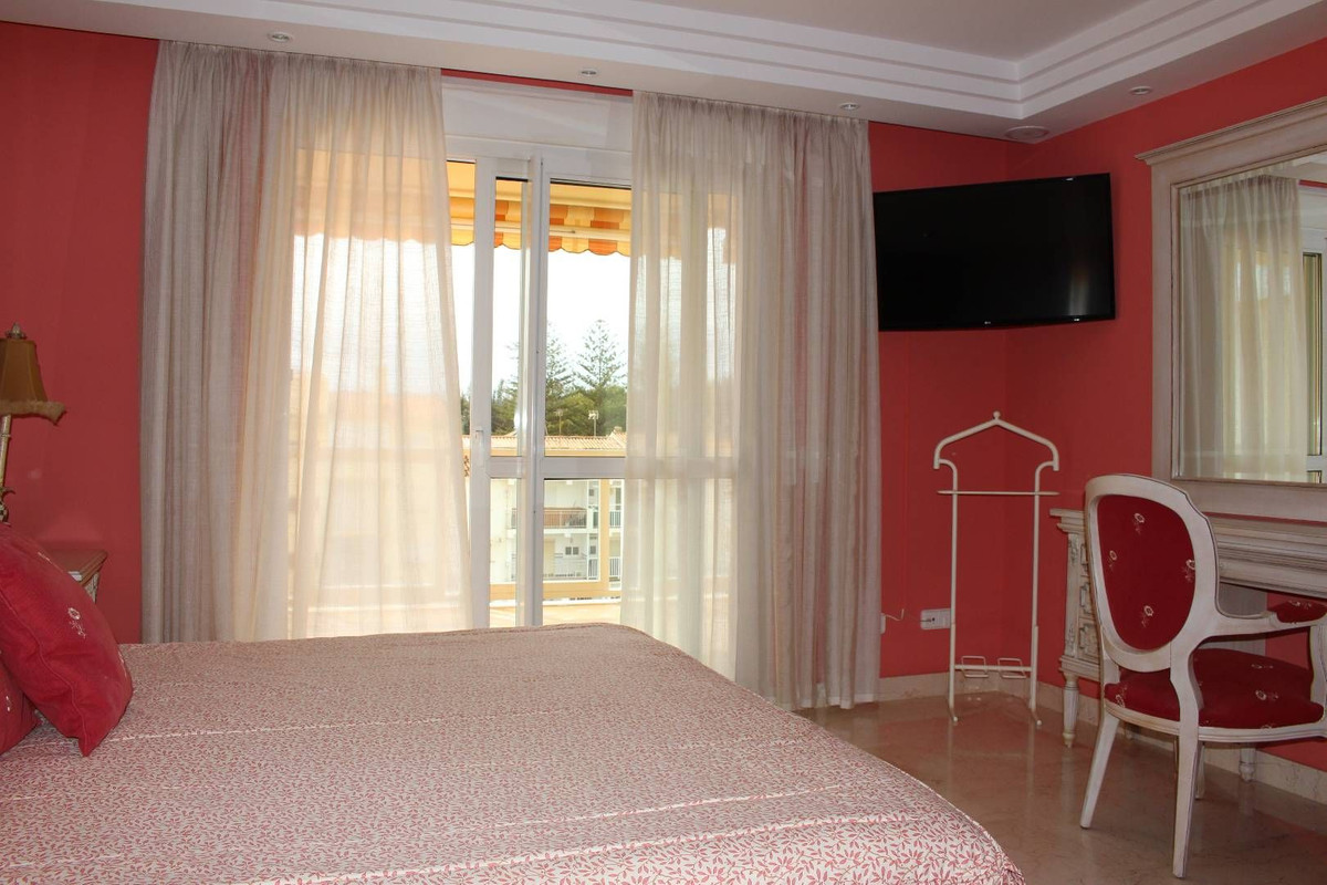 Se vende Apartamento Planta Media de 3 dormitorios en Costa Del Sol, Málaga, España